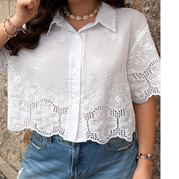 Plus White Floral Embroidered Button Down Cropped Top - Picture 2 of 3